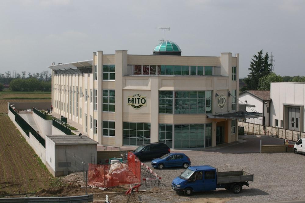 Hotel Mito Ossona Екстериор снимка
